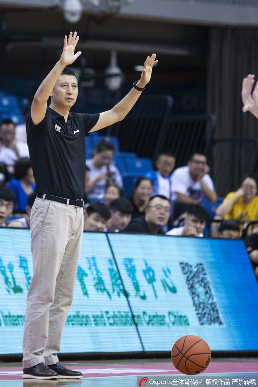 CBA夏联:北京57-69辽宁