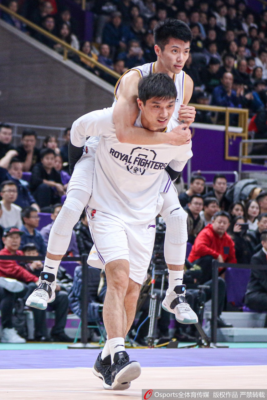 王子瑞与赵睿对抗后受伤