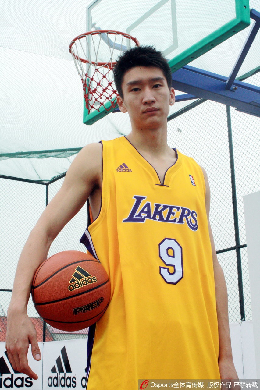 CBA球员青涩照之孙悦