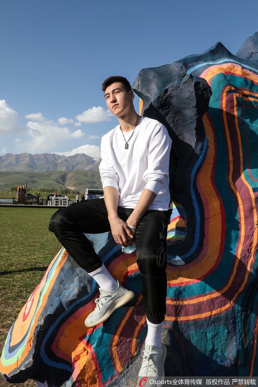 新疆男篮走进那拉提大草原