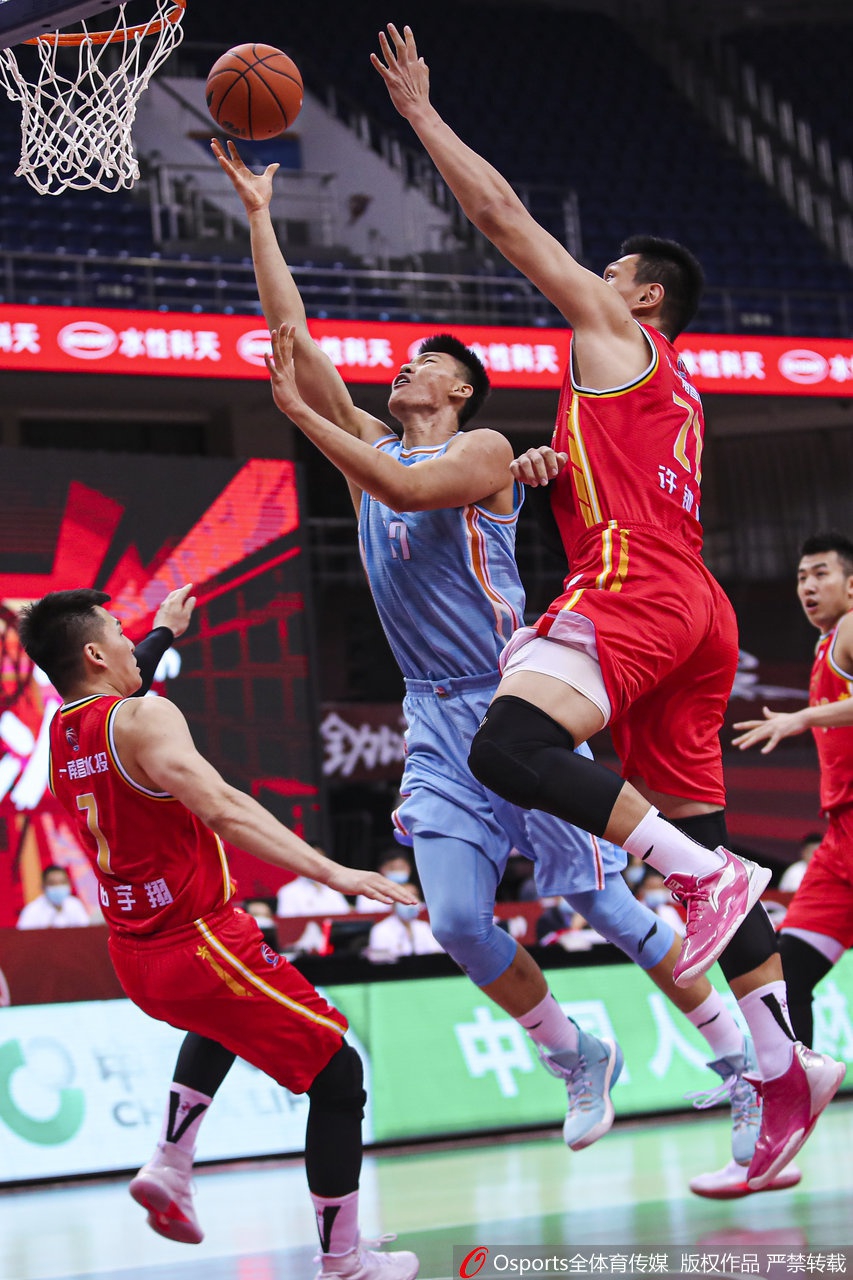 CBA复赛：新疆102-82八一