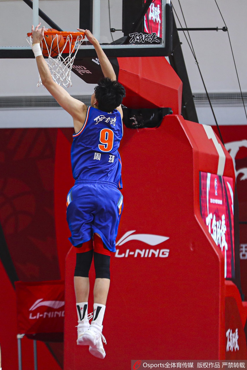 CBA联赛第1轮：广州97-102新疆