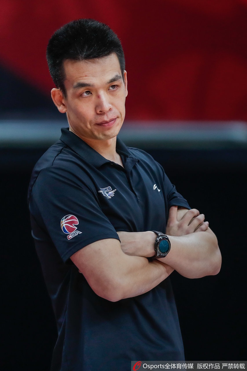 CBA第4轮：上海99-102北京