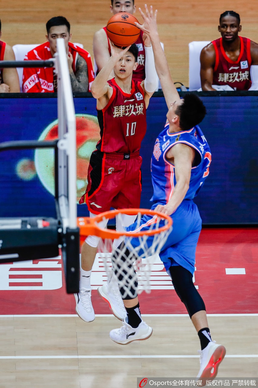 CBA第9轮：四川81-80北京