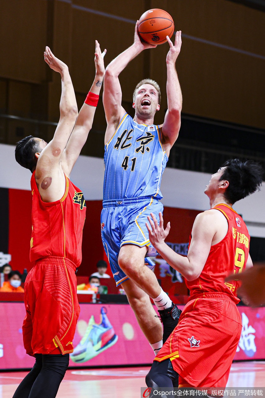 CBA第28轮：北京92-95深圳