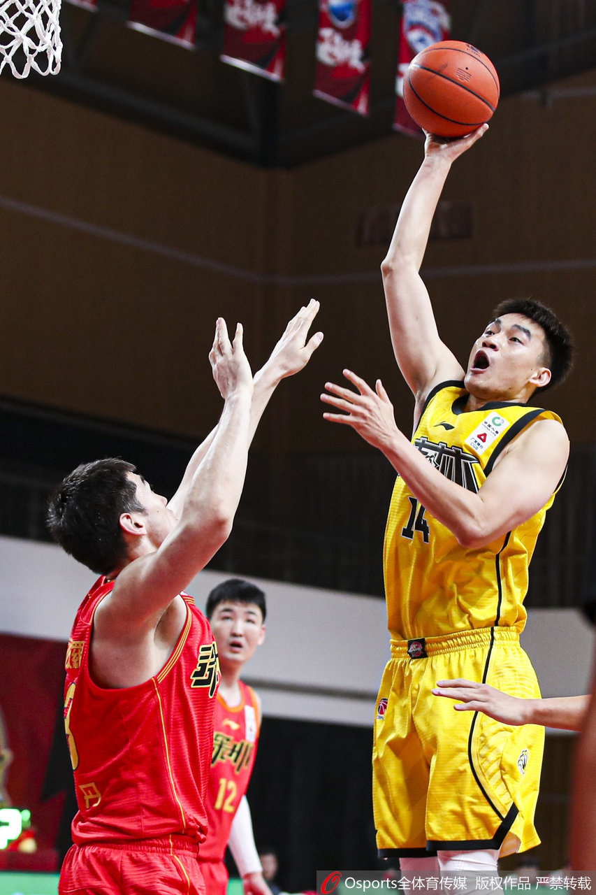 CBA第38轮精彩赛场瞬间