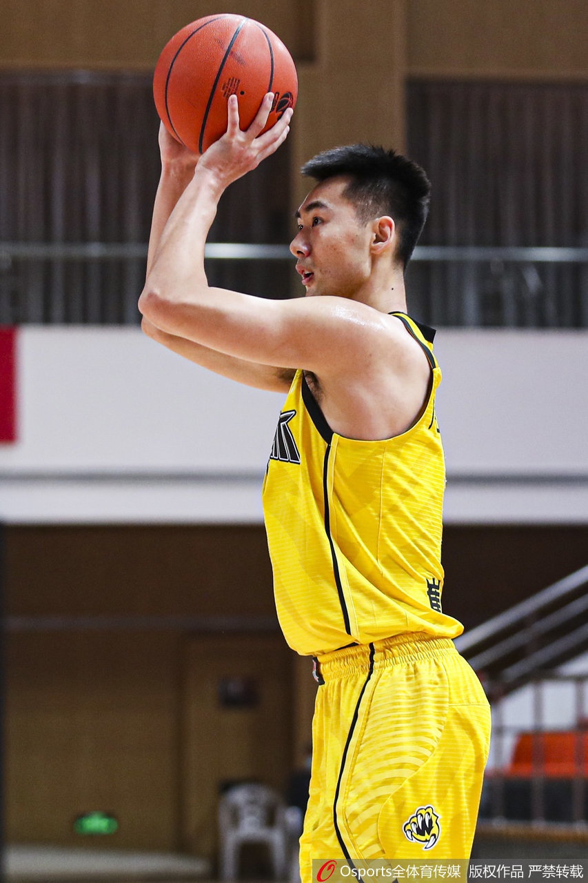 CBA第38轮精彩赛场瞬间