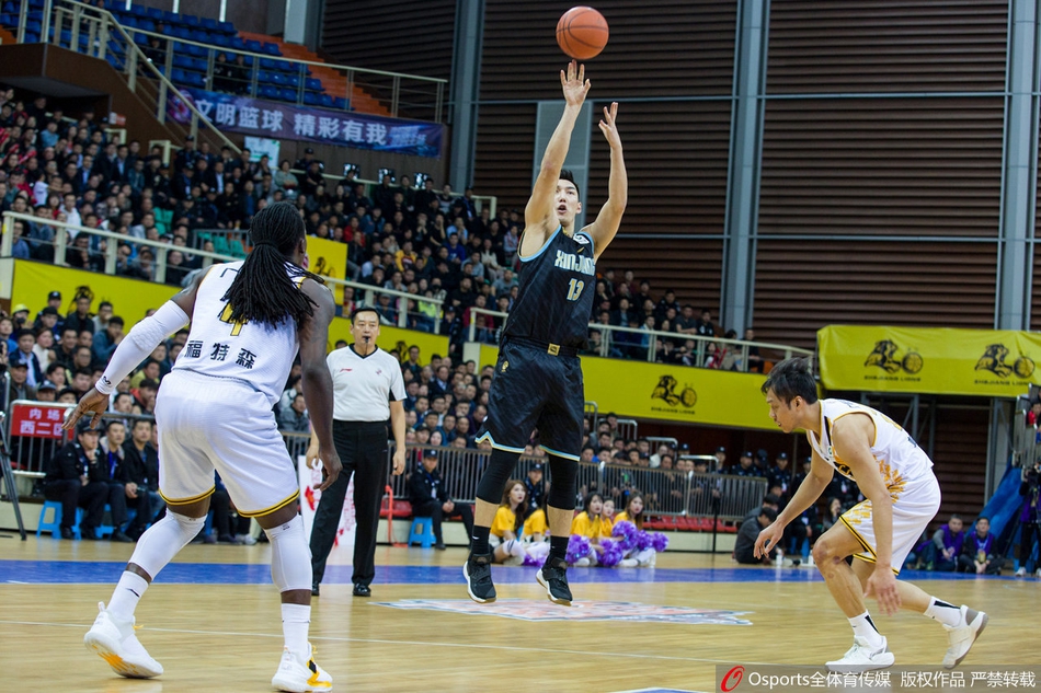 CBA1/4决赛：广厦120-112新疆