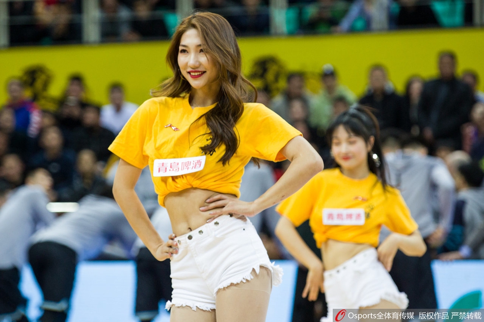 篮球宝贝热舞助威季后赛