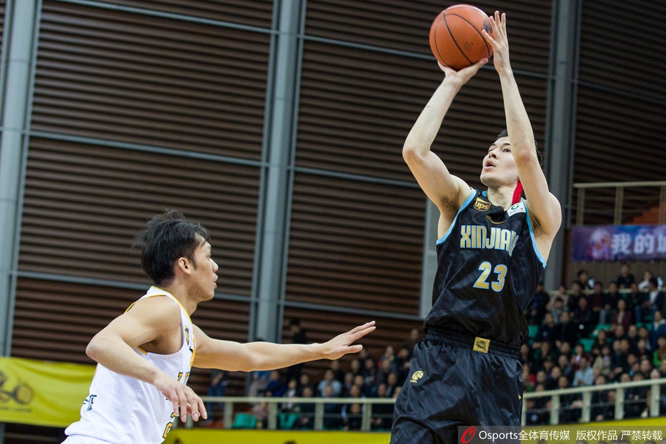 CBA1/4决赛：广厦120-112新疆