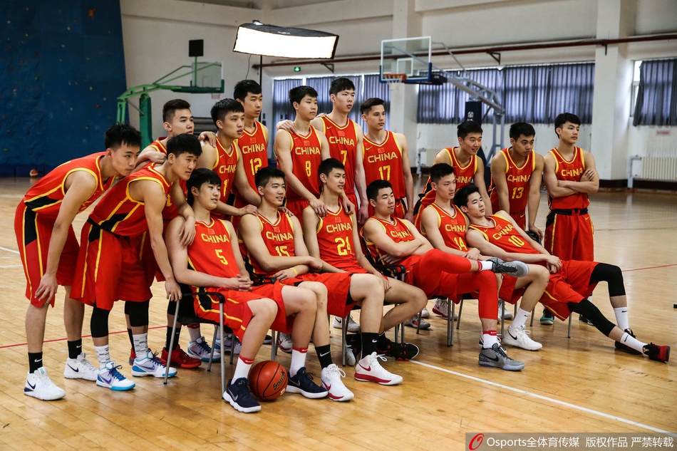 国青男篮官方写真拍摄花絮