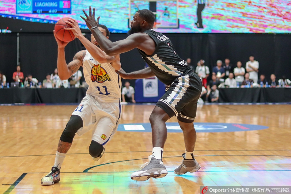 芬森首秀准三双 险些爆冲突