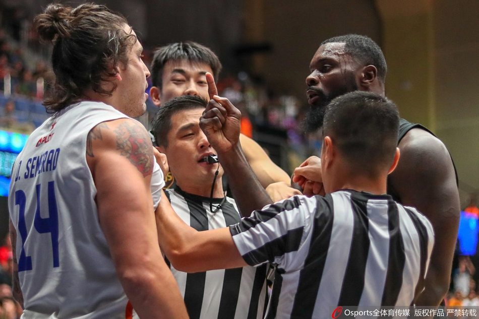 芬森首秀准三双 险些爆冲突