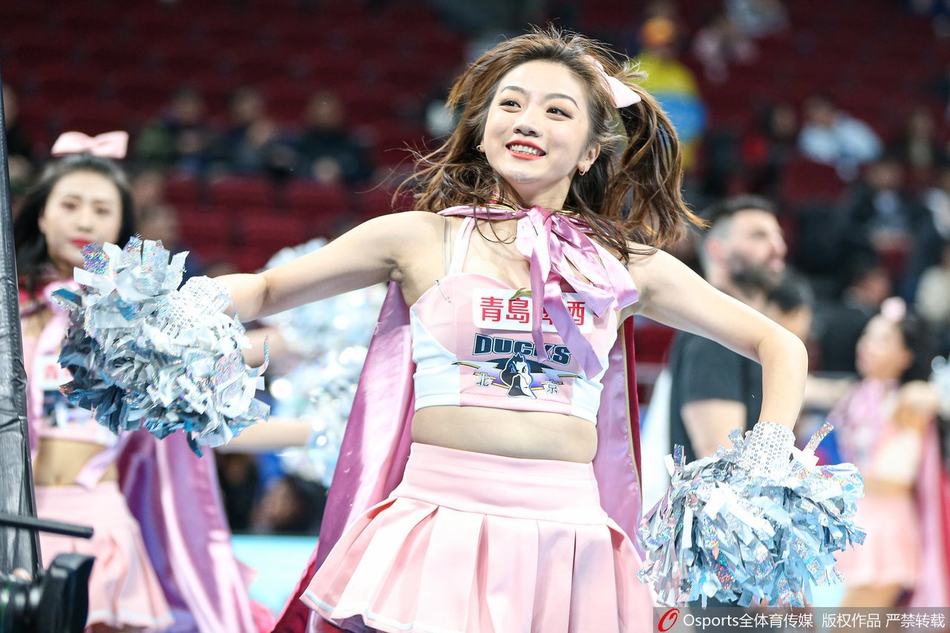 CBA第21轮:啦啦队圣诞主题舞蹈助力球队