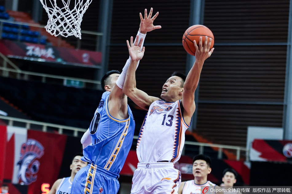 CBA第4轮：上海99-102北京