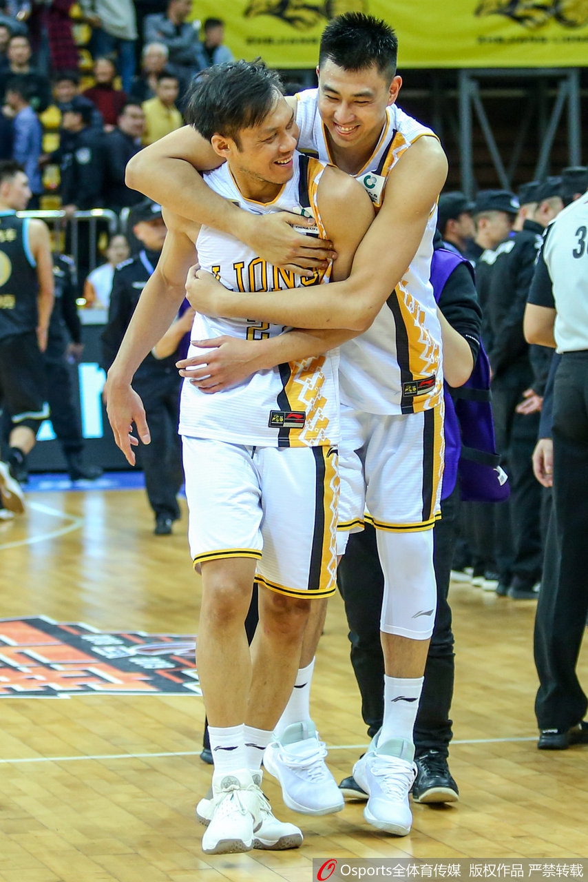 CBA1/4决赛：广厦120-112新疆