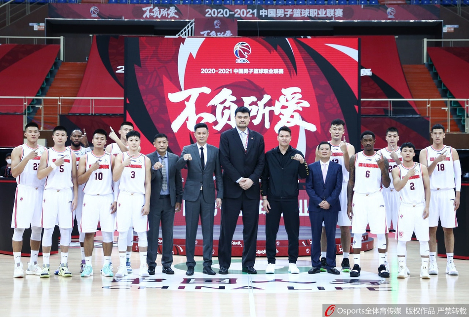 广东队领取总冠军戒指