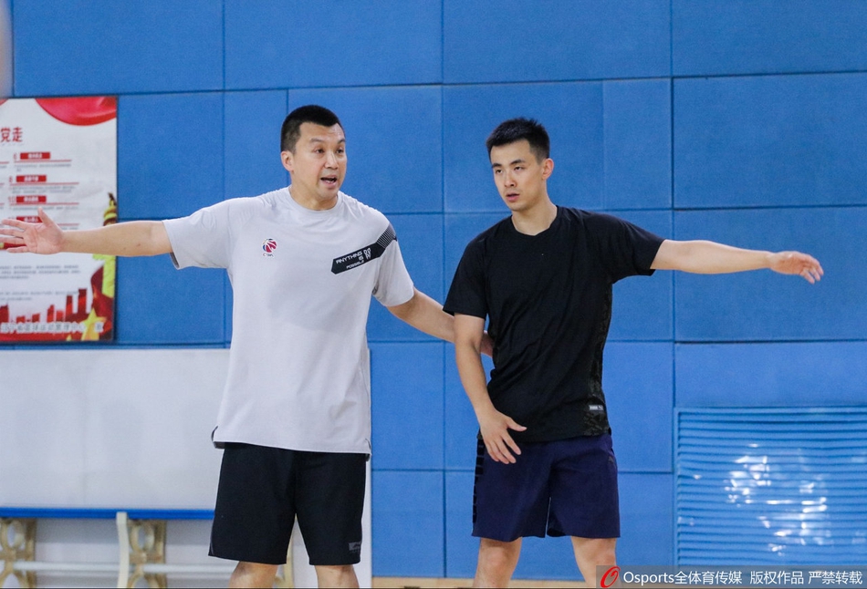 郭艾伦赵继伟归队备战新赛季