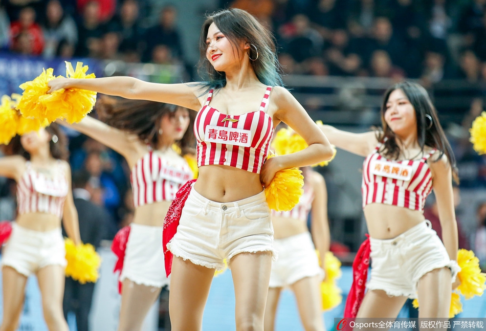 篮球宝贝热舞助威季后赛