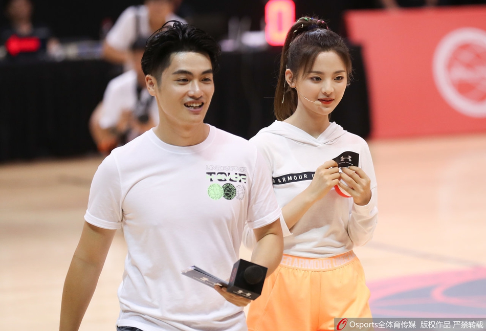 杨超越参加库里中国行活动