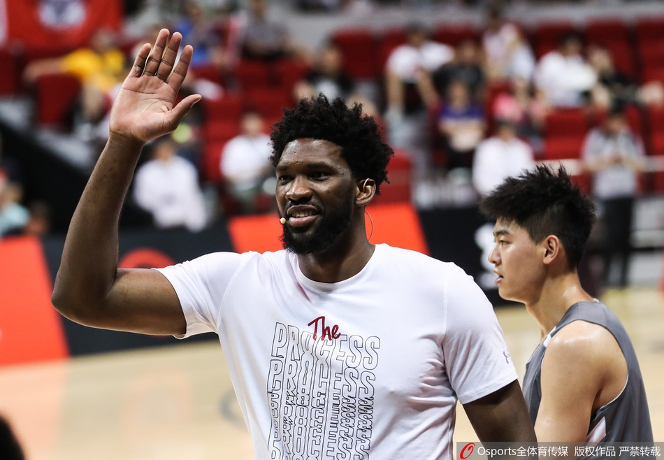 杨超越参加库里中国行活动