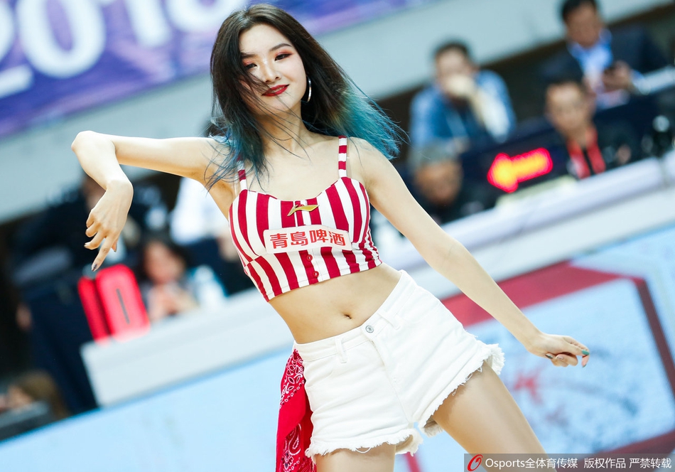 篮球宝贝热舞助威季后赛