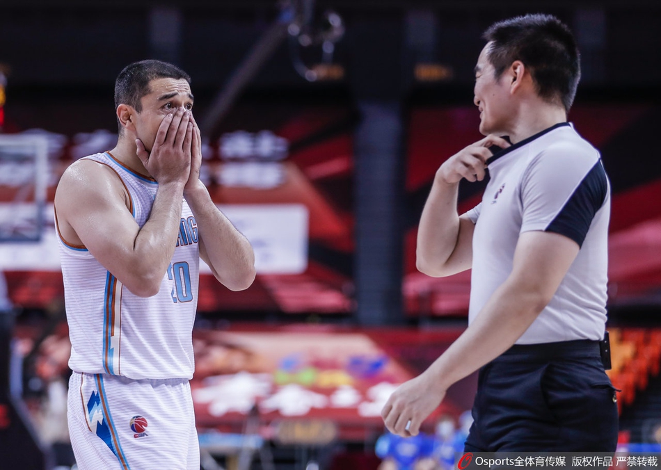 CBA复赛：新疆105-93天津