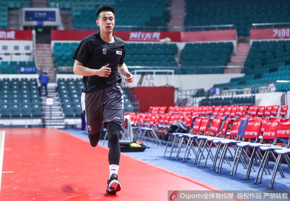 辽篮备战赵继伟现身