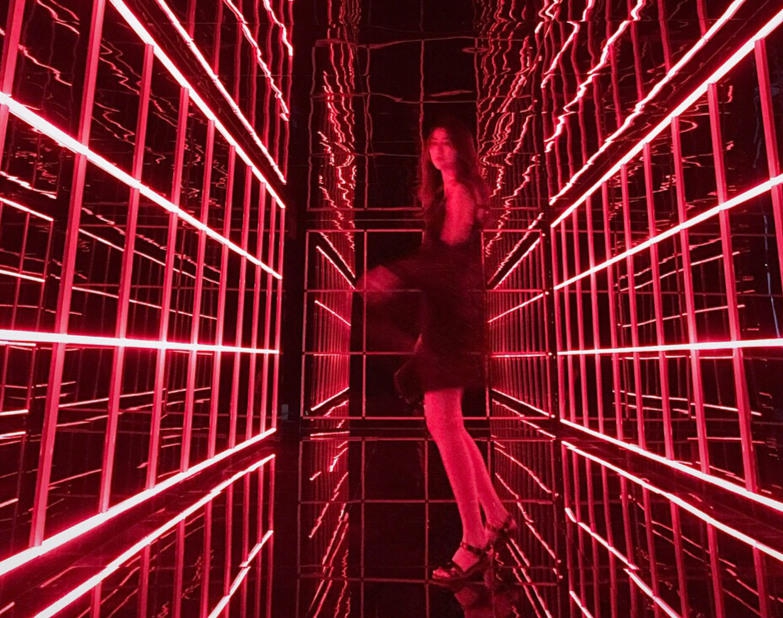 孙悦爱妻合影NBA总冠军戒指