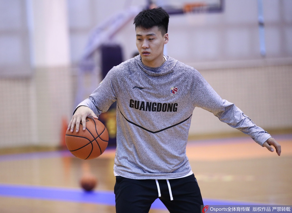广东男篮备战训练