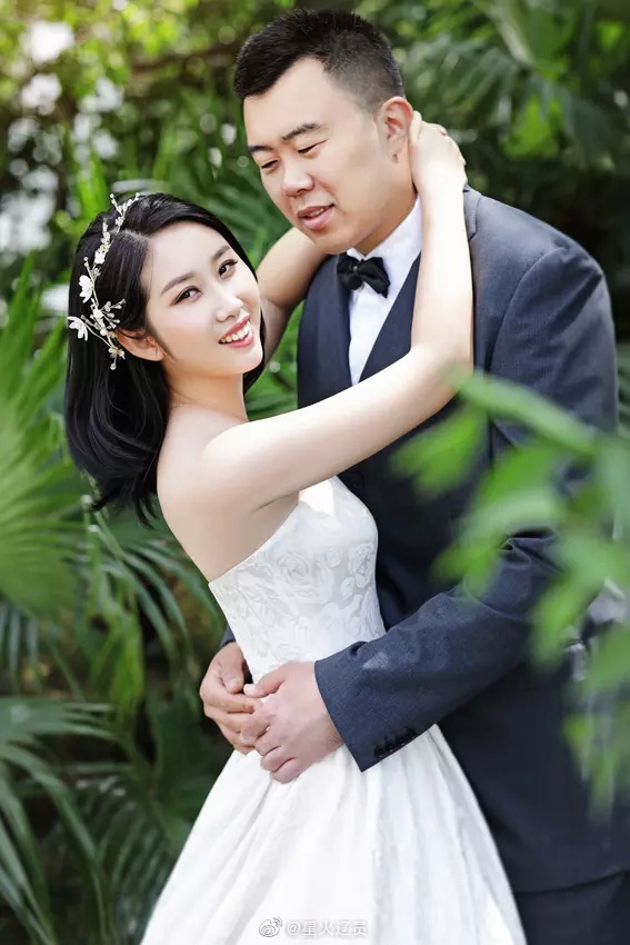 韩德君夫妇婚纱照曝光
