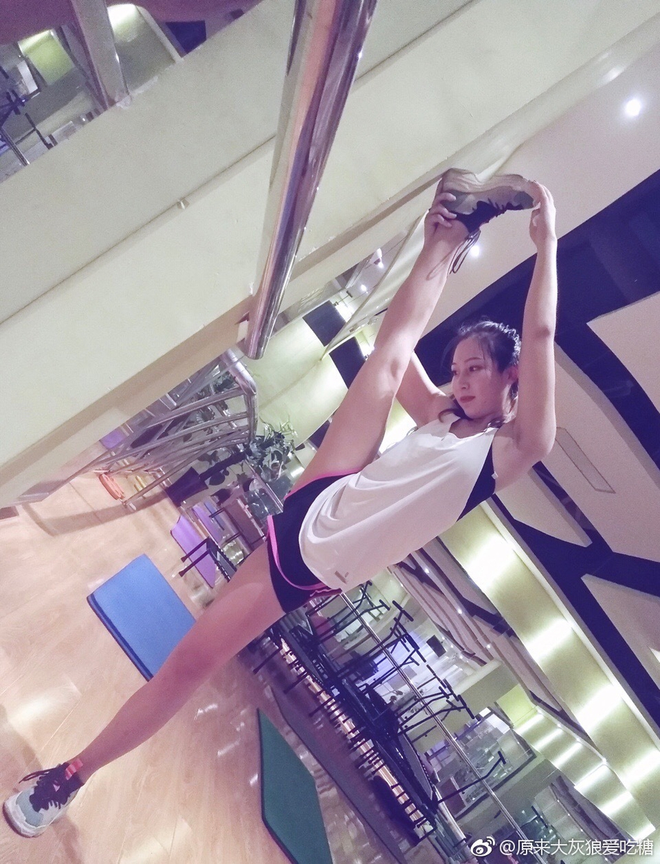 运动范甜美范的篮球女孩