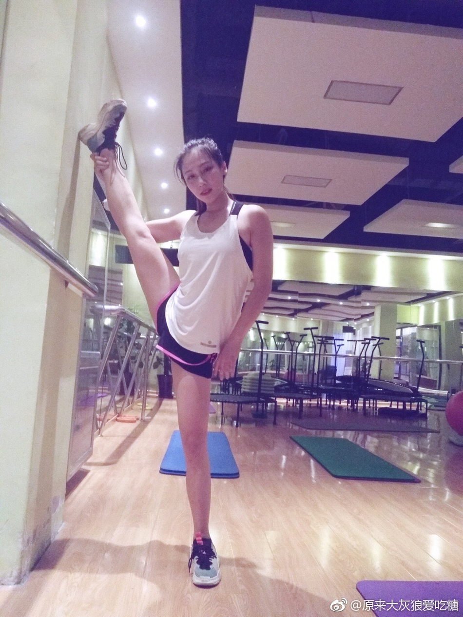 运动范甜美范的篮球女孩