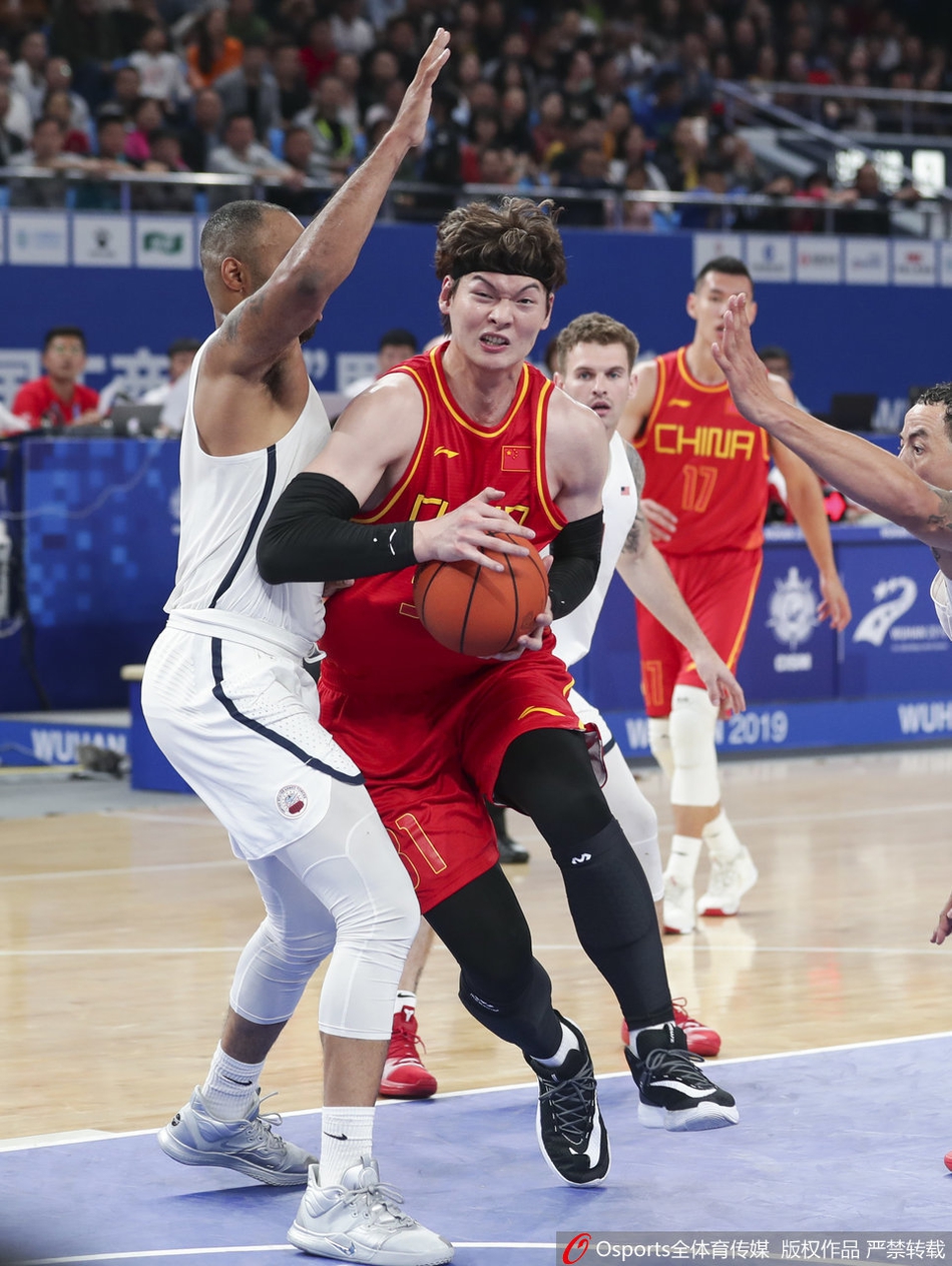 军运男篮：中国98-79胜美国