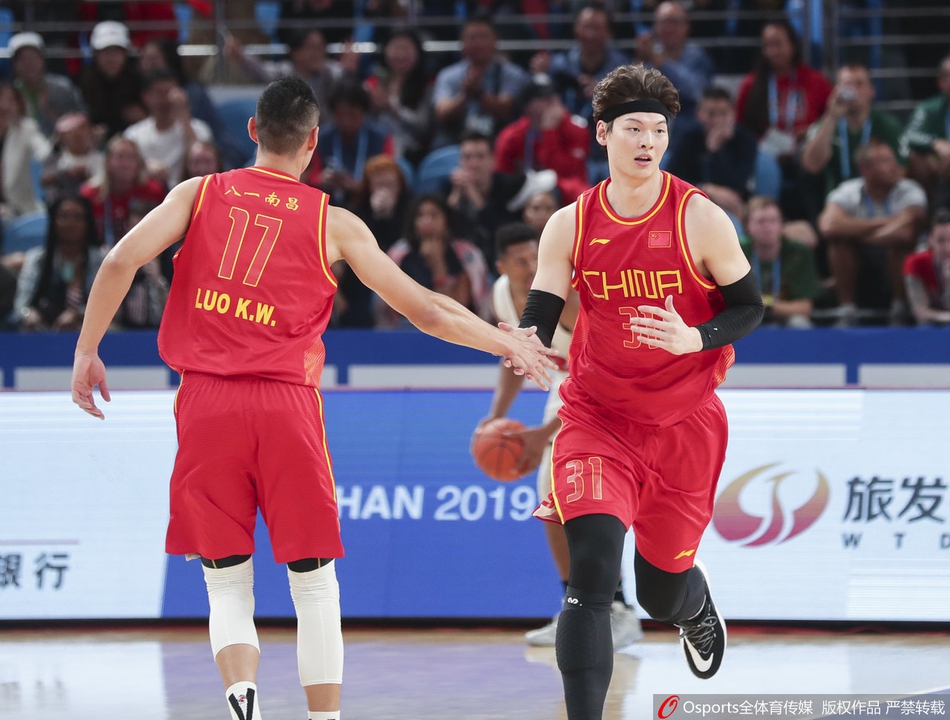 军运男篮：中国98-79胜美国