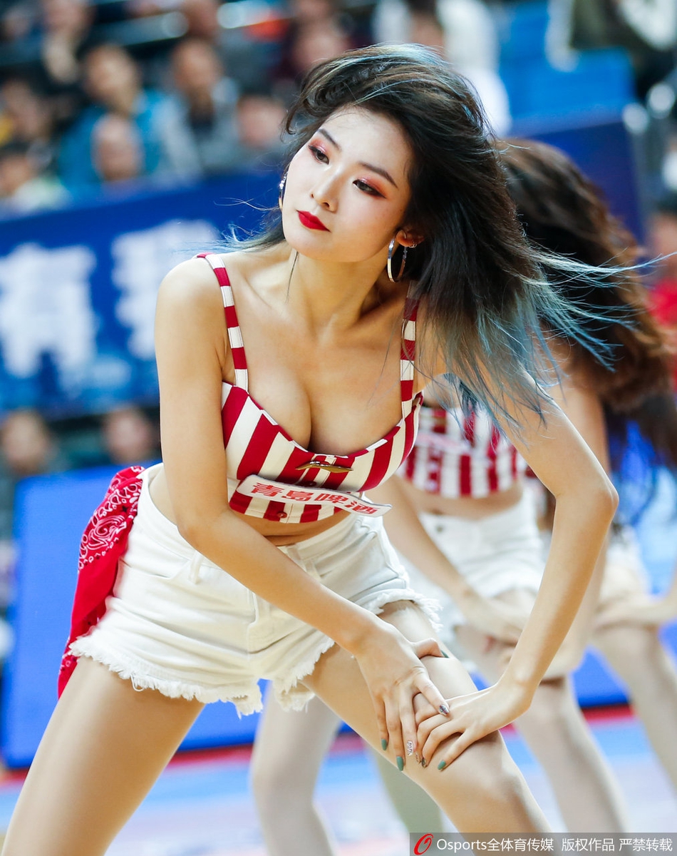 篮球宝贝热舞助威季后赛
