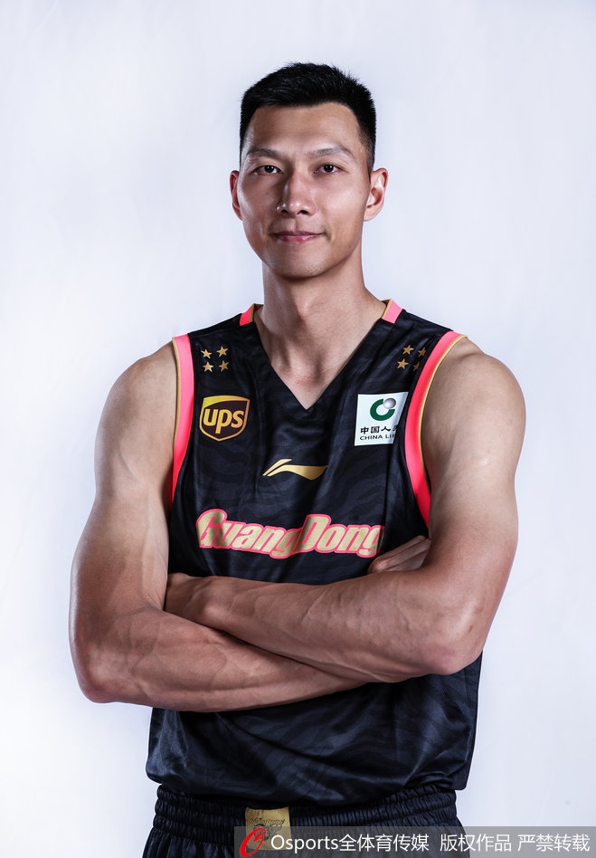 广东男篮冠军版球衣写真