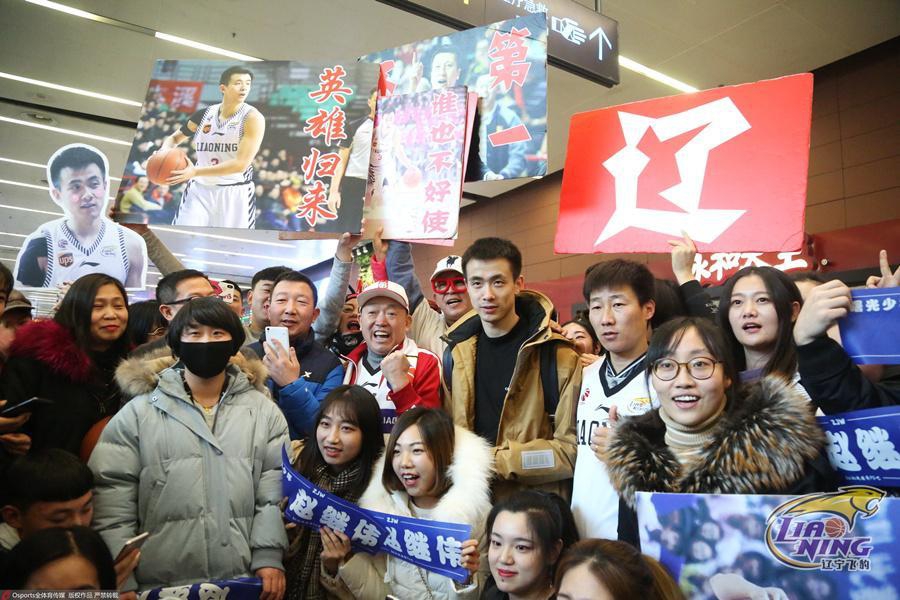 辽篮后卫赵继伟回国