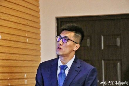 郭艾伦参加硕士答辩