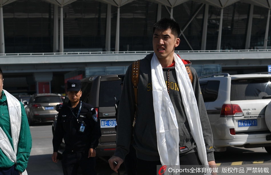 山东男篮抵达青海参加季前赛