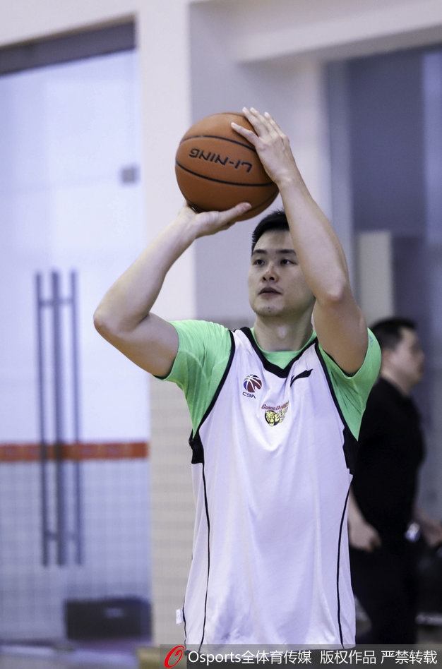 广东男篮备战训练