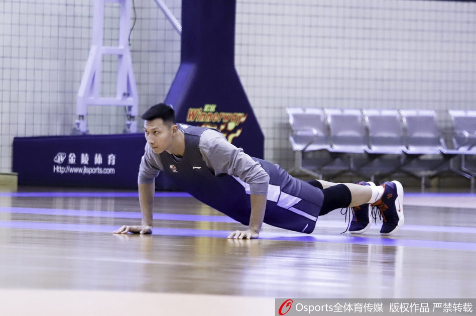 广东男篮备战训练