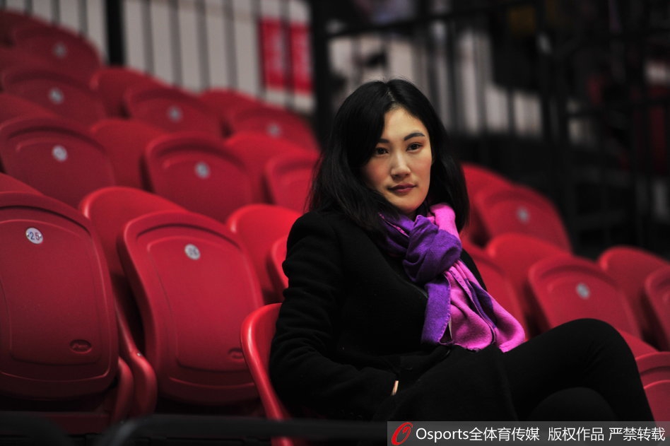 周琦与女友领证结婚