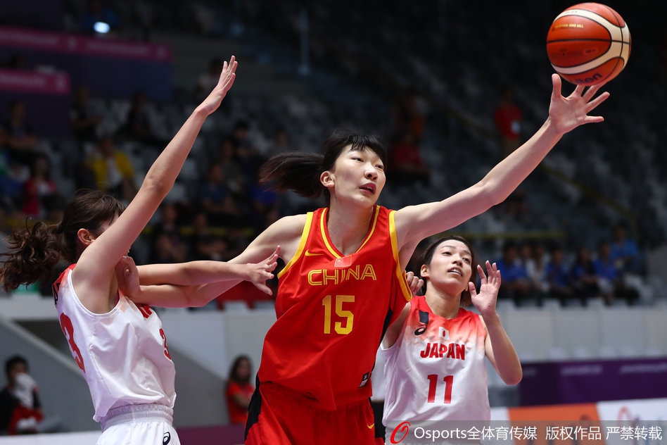 亚运女篮半决赛中国86-74日本