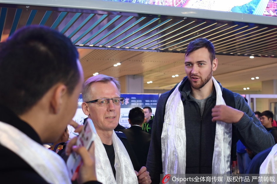 山东男篮抵达青海参加季前赛