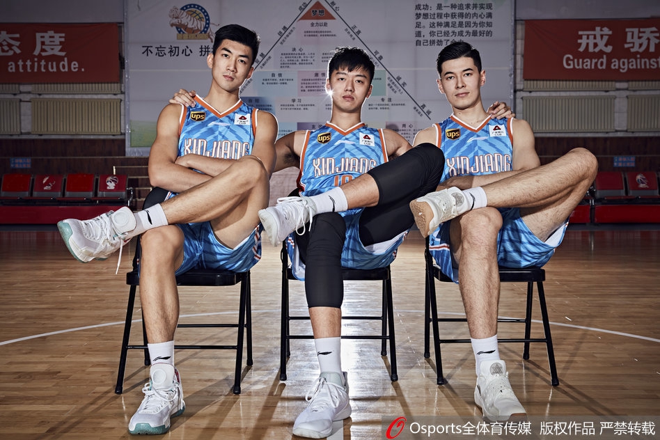 新疆男篮新赛季官方写真
