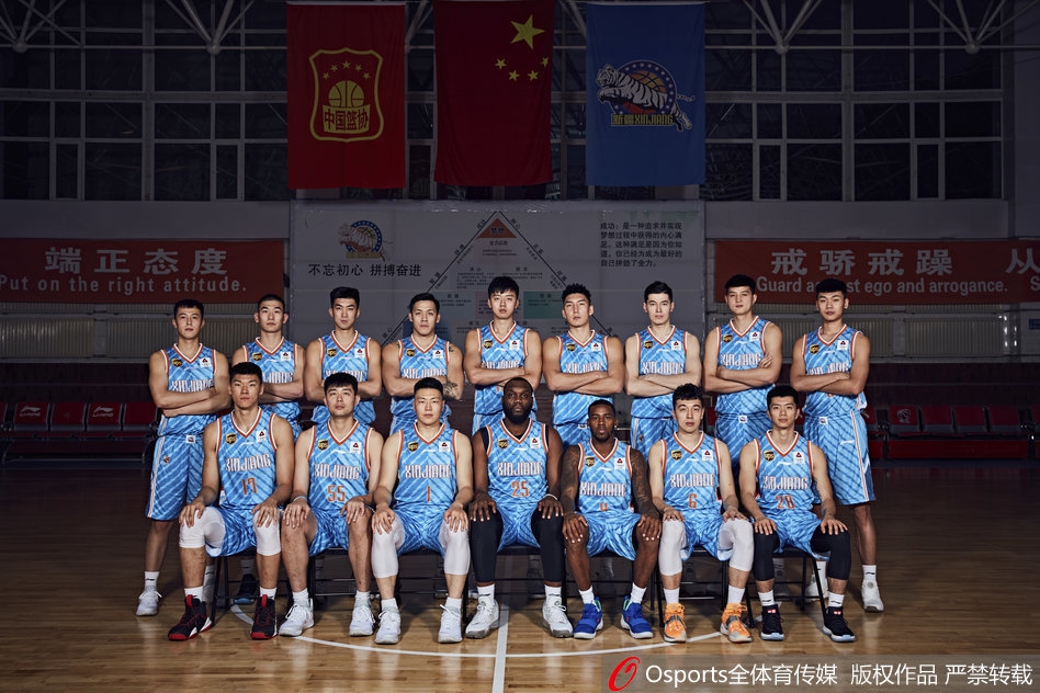 新疆男篮新赛季官方写真