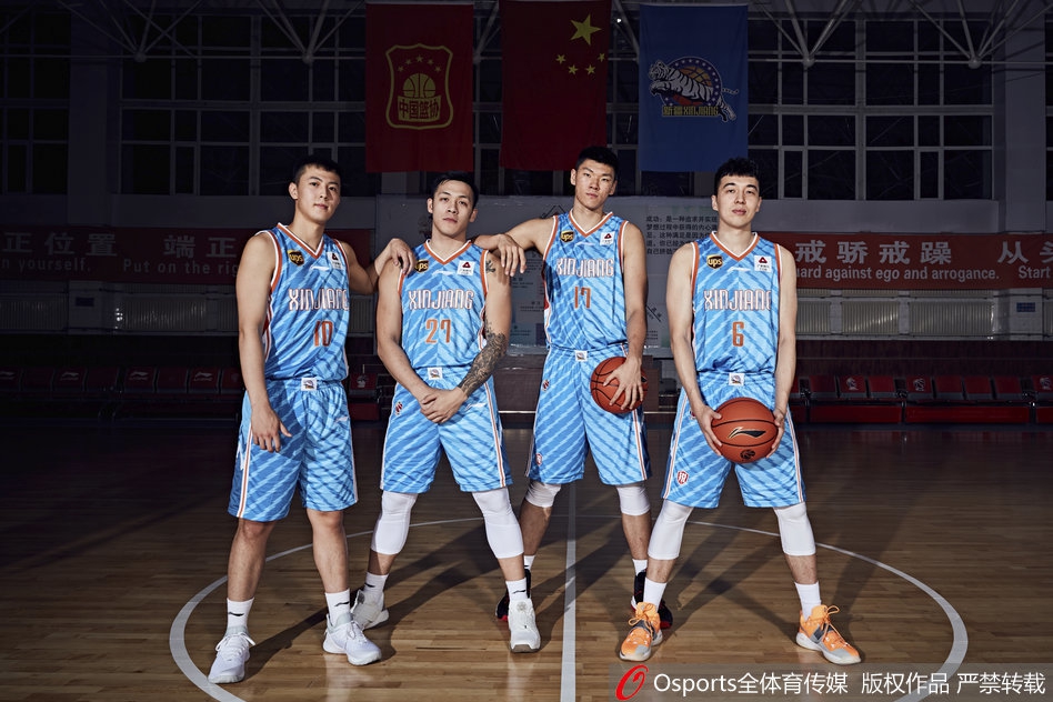 新疆男篮新赛季官方写真