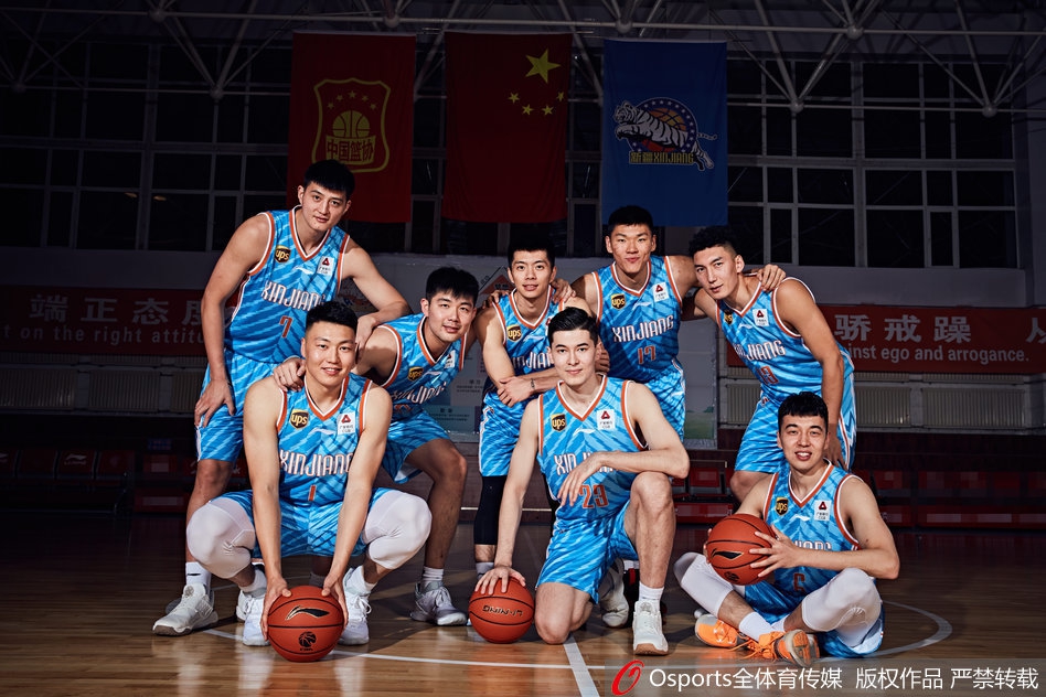 新疆男篮新赛季官方写真