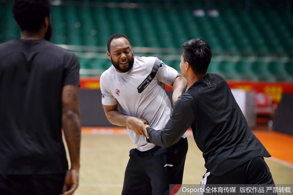 广东男篮备战训练